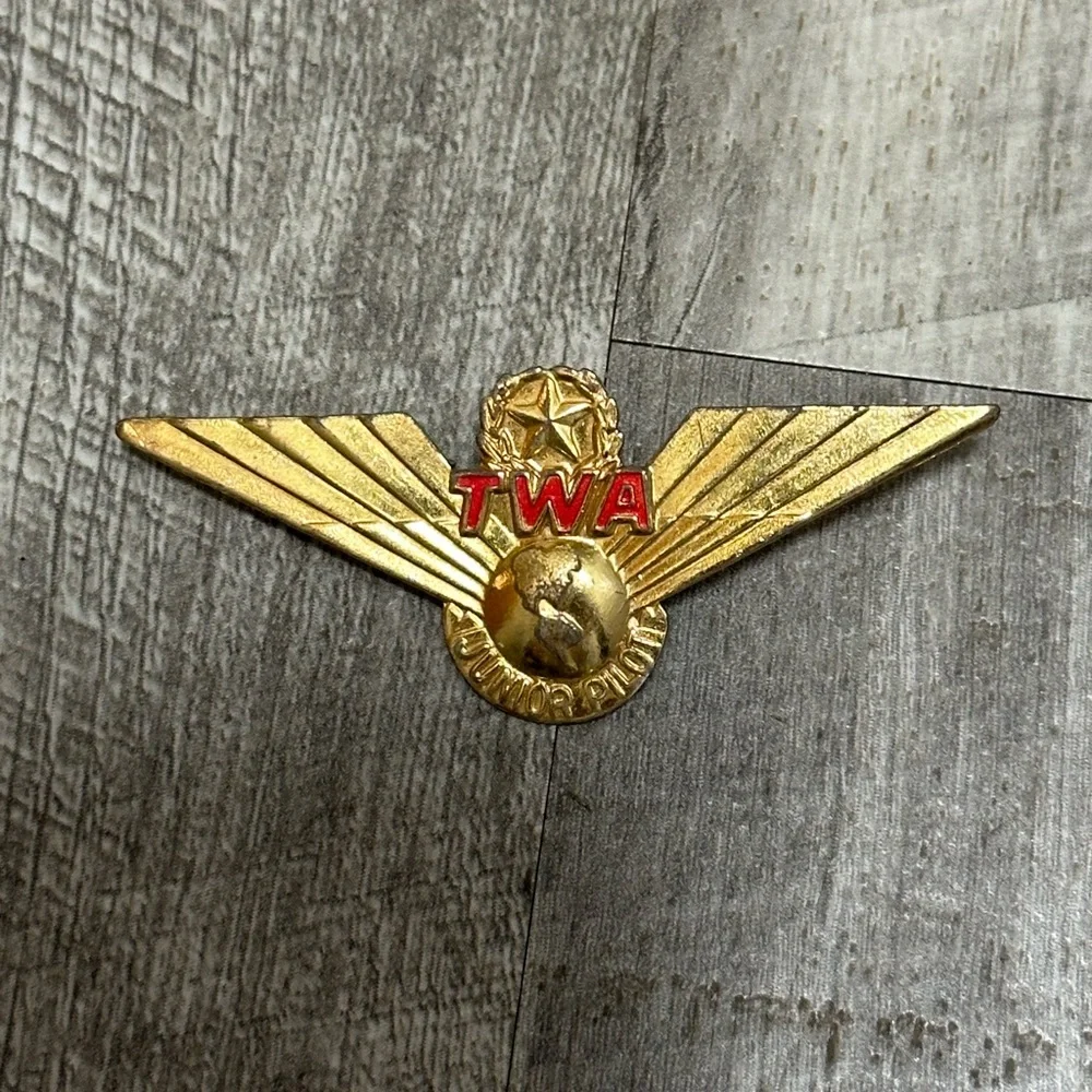 Lot Collection 5 Vintage Girl Scouts & Brownie Lapel pins uniform achievement - Picture 6 of 6